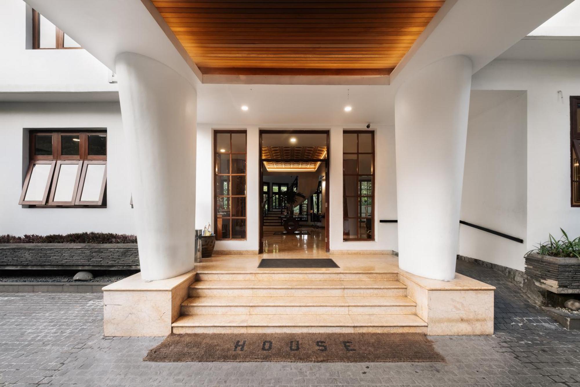 House Sangkuriang Hotel Bandung Exterior foto