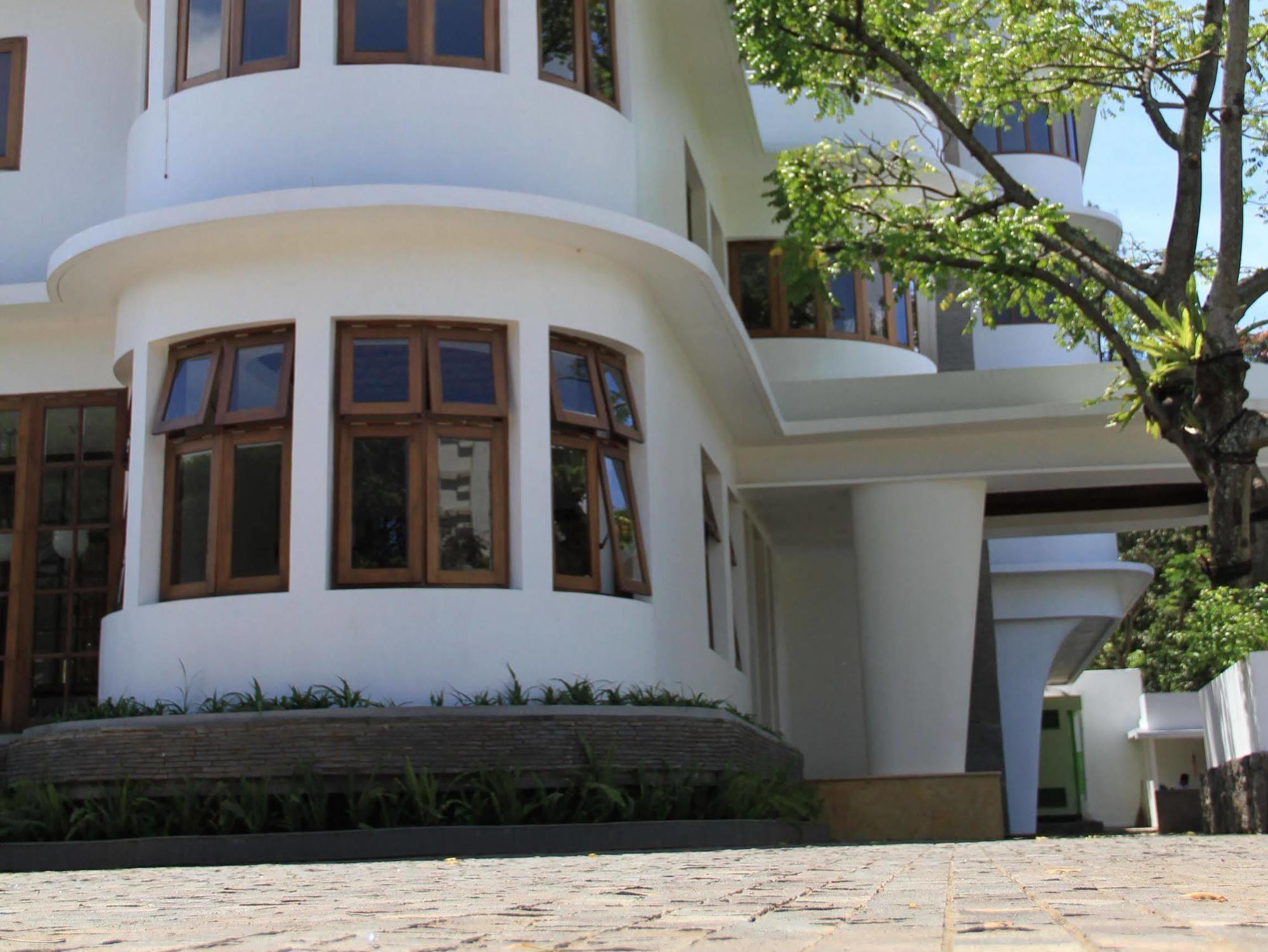House Sangkuriang Hotel Bandung Exterior foto
