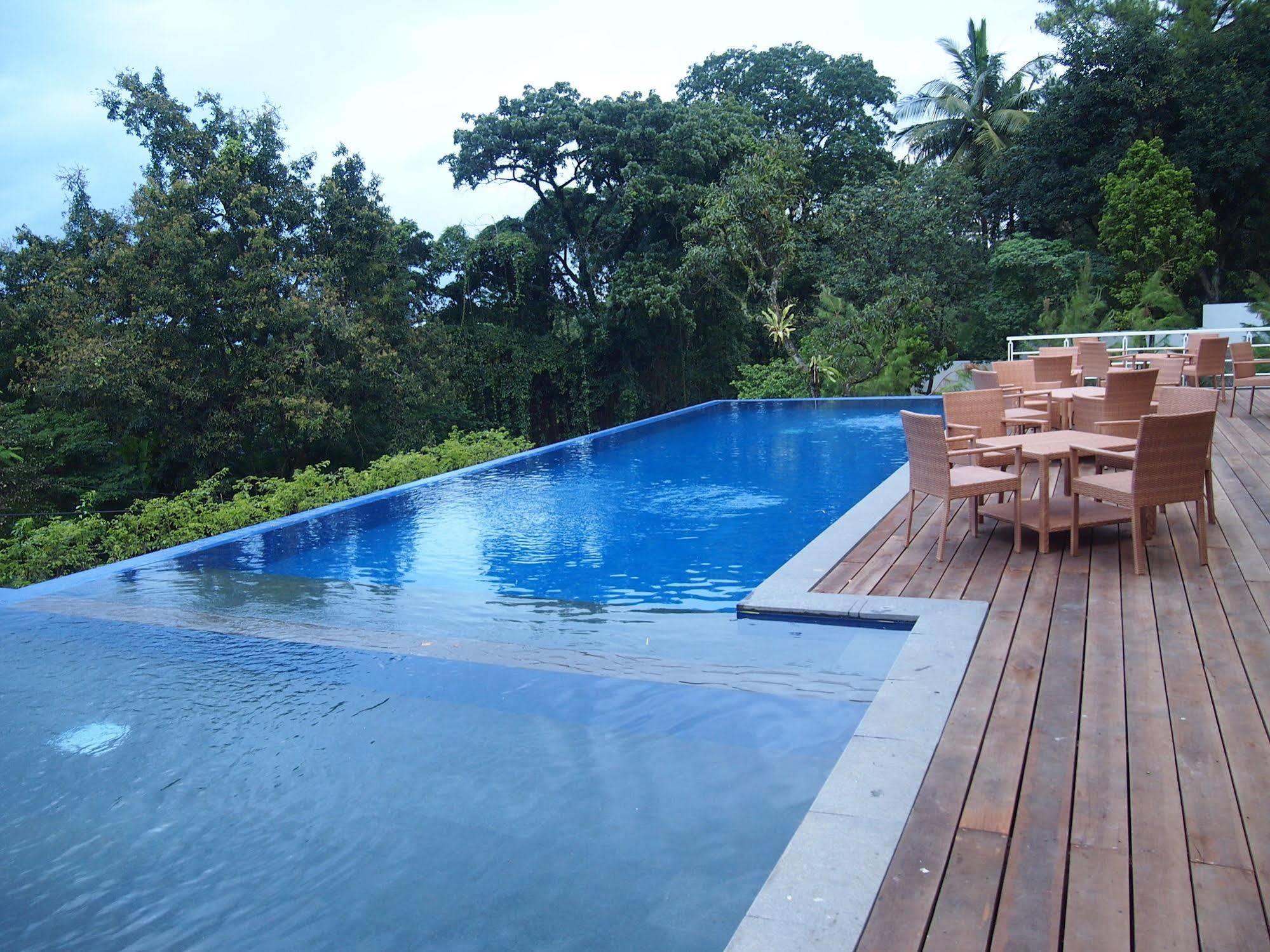 House Sangkuriang Hotel Bandung Exterior foto